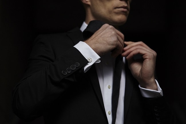 The Ultimate Guide to Wearing Cufflinks