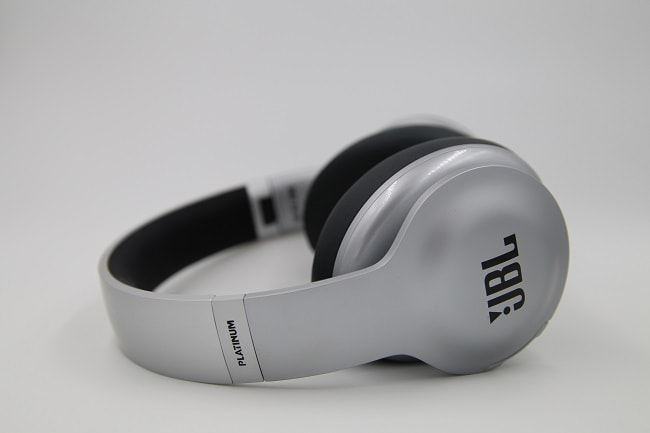 JBL Everest Elite 700 headphones 