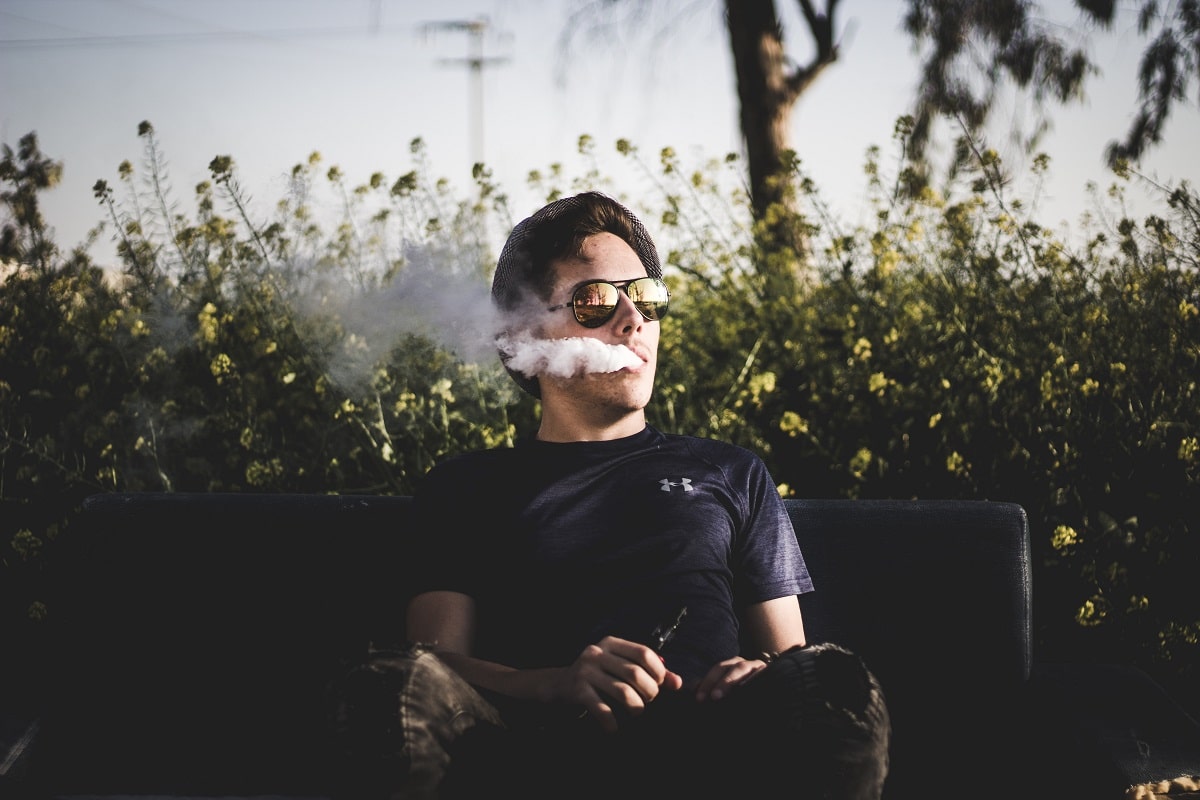 Vaping Etiquette: A Guide to Vaping in Public