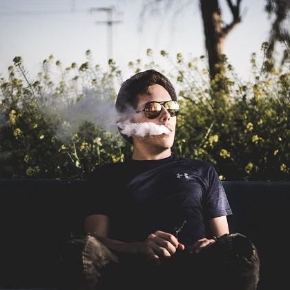 Vaping Etiquette: A Guide to Vaping in Public