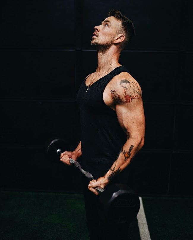 Top 14 Bicep Exercises For Men To Build Muscle