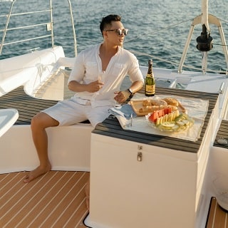 Why You Should Choose a Private Yacht Charter 